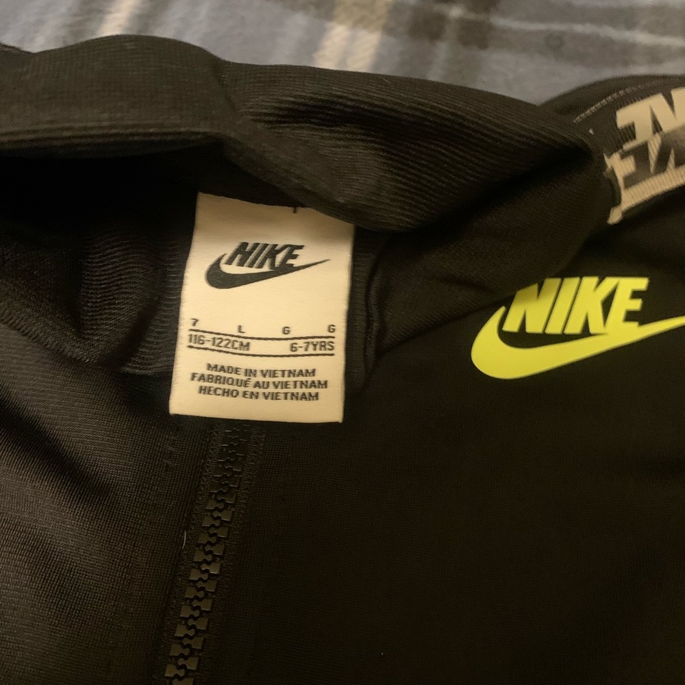 Nike Jogger Set (boy) - Picture 3 of 3